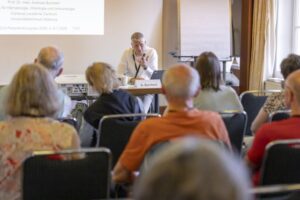 Prof. Dr. Andreas Burchert, Marburg, hält den Workshop "Chronische Myeloische Leukämie"