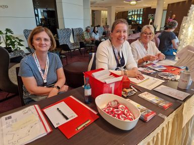Freundlicher Empfang an der Kasse, 28. DLH-Patientenkongress, Köln