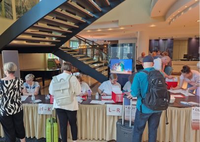Besucher an der Registratur, 28. DLH-Patientenkongress, Köln