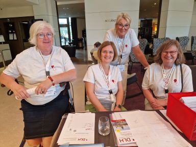 Freundlicher Empfang durch das Tagungsbüro-Team, 28. DLH-Patientenkongress, Köln