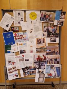 Wandzeitung "30 Jahre DLH" mit Fotos, Glückwünschen und Ausschnitten als bunter Querschnitt über 30 Jahre