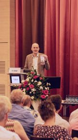 DLH-Vorsitzender Rainer Göbel begrüßt das Auditorium, 28. DLH-Patientenkongress, Köln