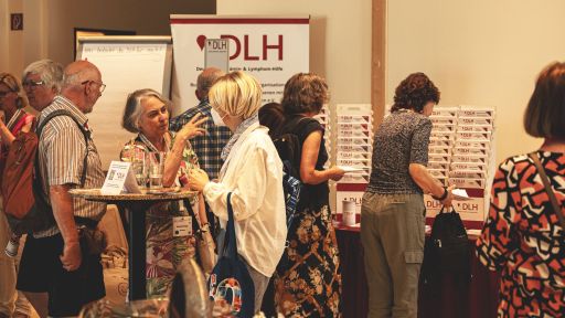 Informieren und Austauschen - Pausengespräche beim 28. DLH-Patientenkongress, Köln